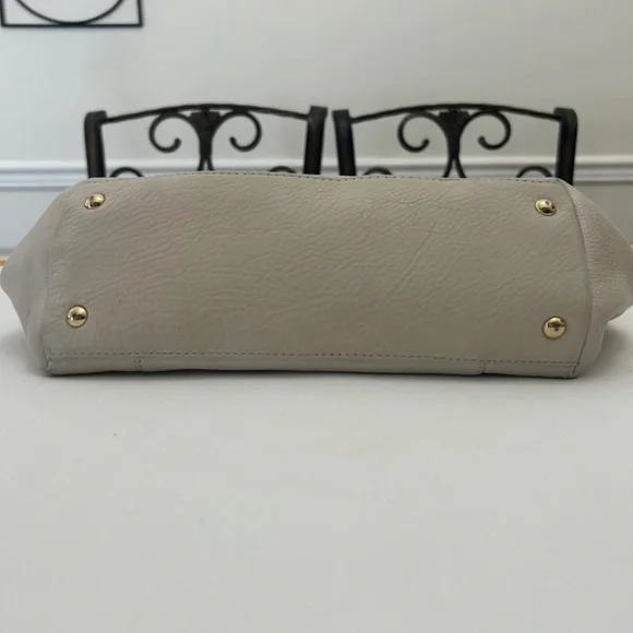 Michael Kors Jet Set Soft Leather Tote in Stone/Ecru w/Tan straps & Gold accents - Picture 4 of 16